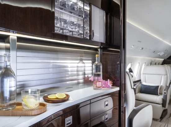 Dassault_Falcon_2000LXS-2