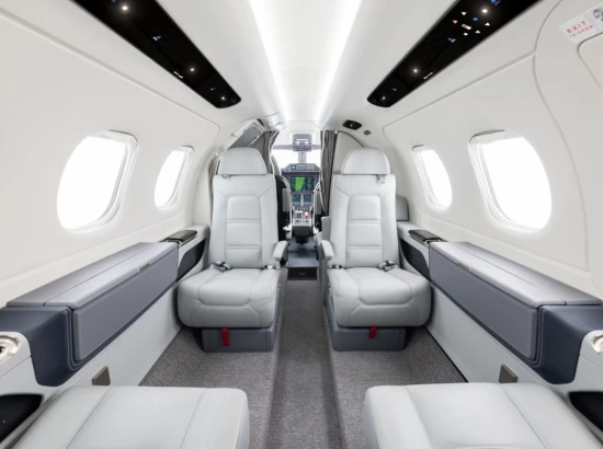 Embraer_Phenom_300E-0