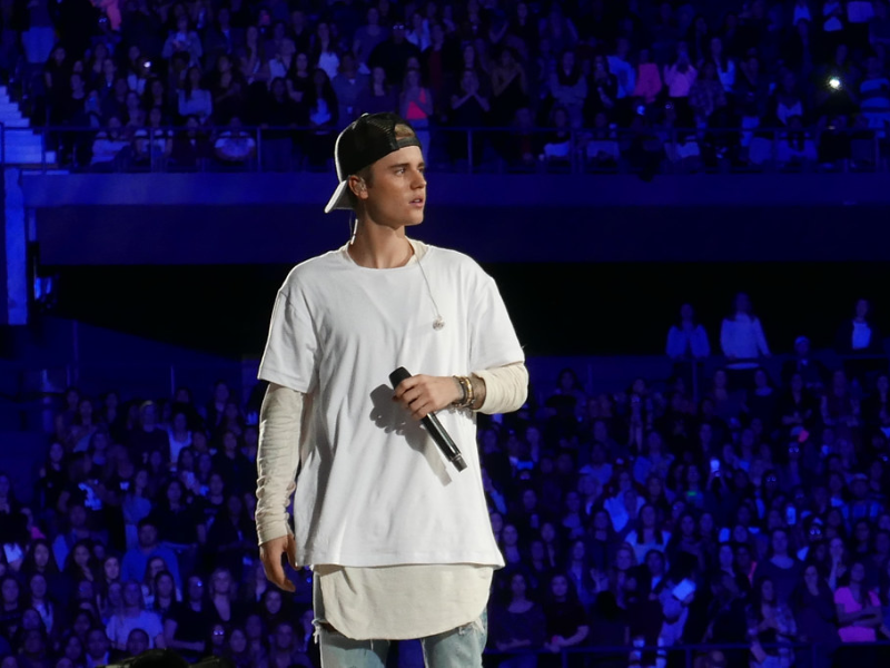 Celebrities and Artists Who Attend Coachella (2)